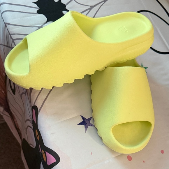 Adidas Yeezy Slide - Glow Green - US M 10 Excellent Condition No Box - Picture 1 of 8